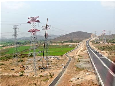 Hoàn thành di dời toàn bộ các điểm giao chéo đường dây 500kV với đường bộ cao tốc Bắc Nam, đoạn qua tỉnh Bình Thuận